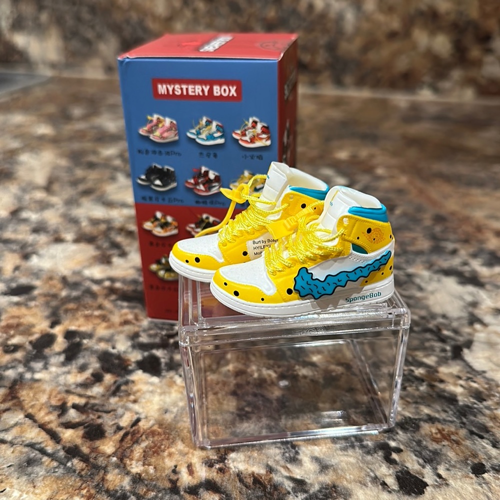 🏀 Pair of 3D PVC SB themed Jordan 1 mini sneakers 🏀